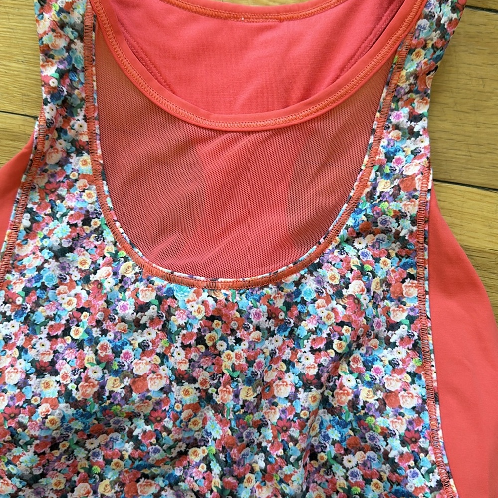 LULULEMON Racerback workout top - Picture 2 of 4